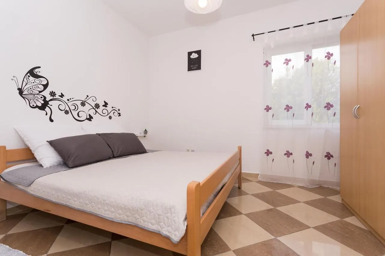 Lara - Apartment Near The Beach Vrbnik Croatia