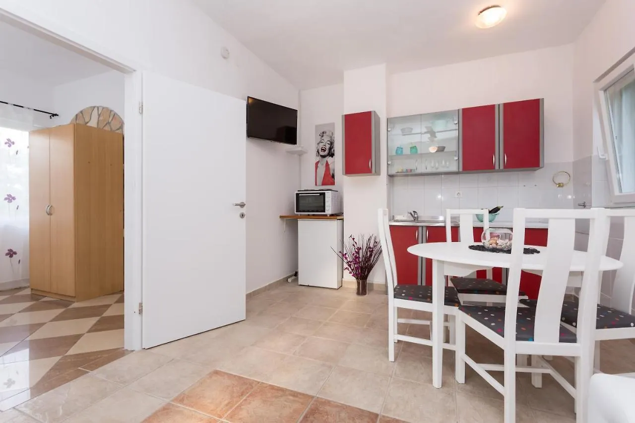 Lara - Apartment Near The Beach Vrbnik