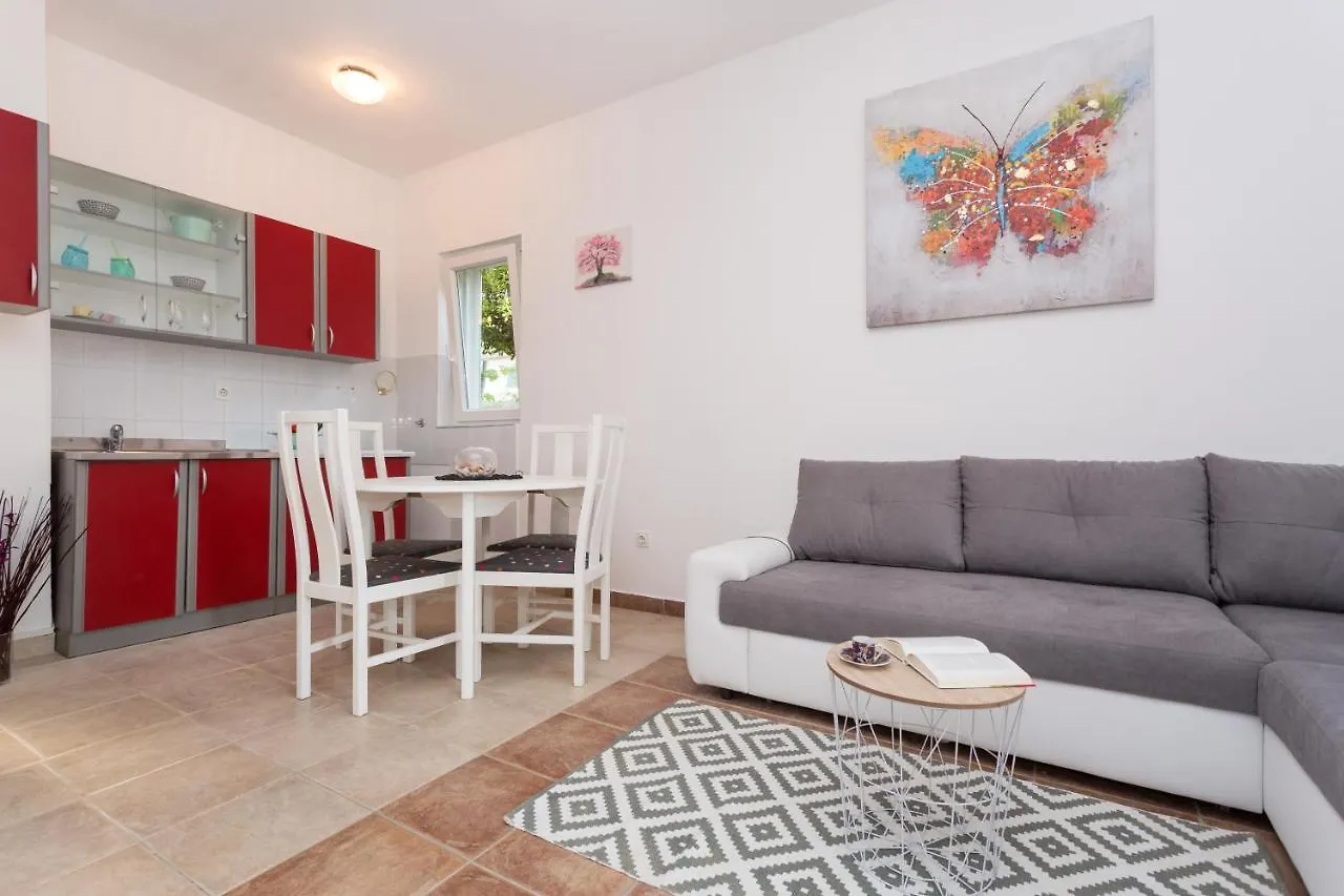 Lara - Apartment Near The Beach Vrbnik