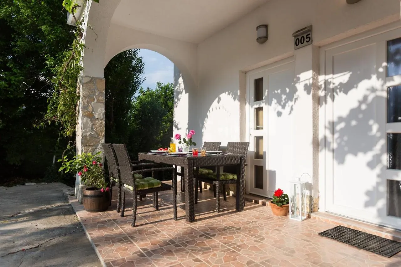 Lara - Apartment Near The Beach Vrbnik Croatia