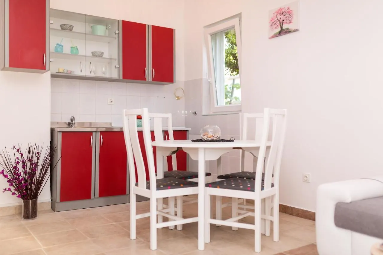 Lara - Apartment Near The Beach Vrbnik