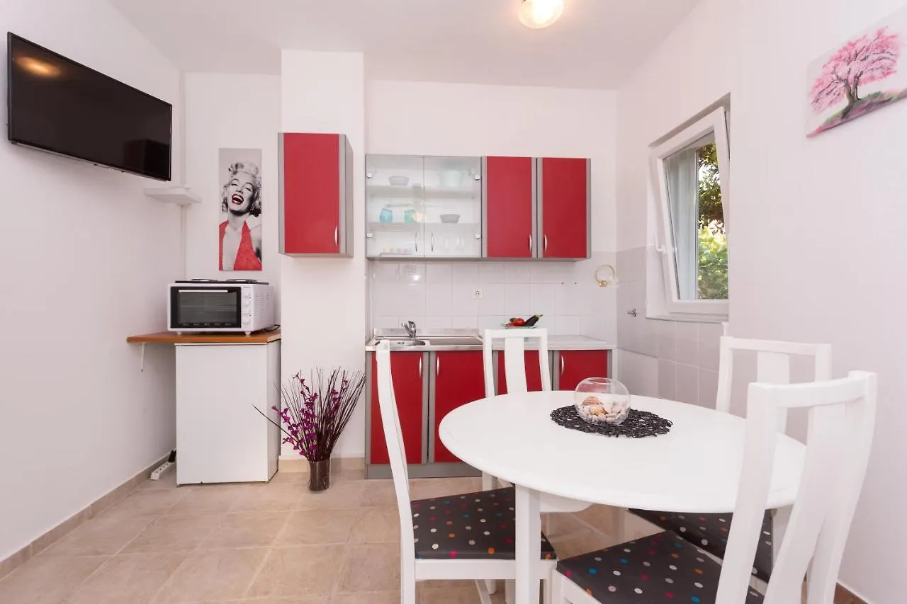 Lara - Apartment Near The Beach Vrbnik