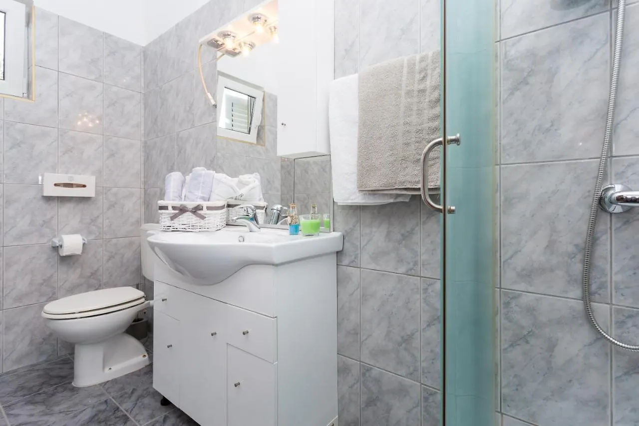 Lara - Apartment Near The Beach Vrbnik
