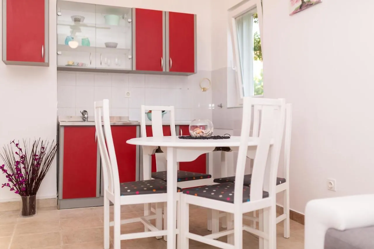 Lara - Apartment Near The Beach Vrbnik