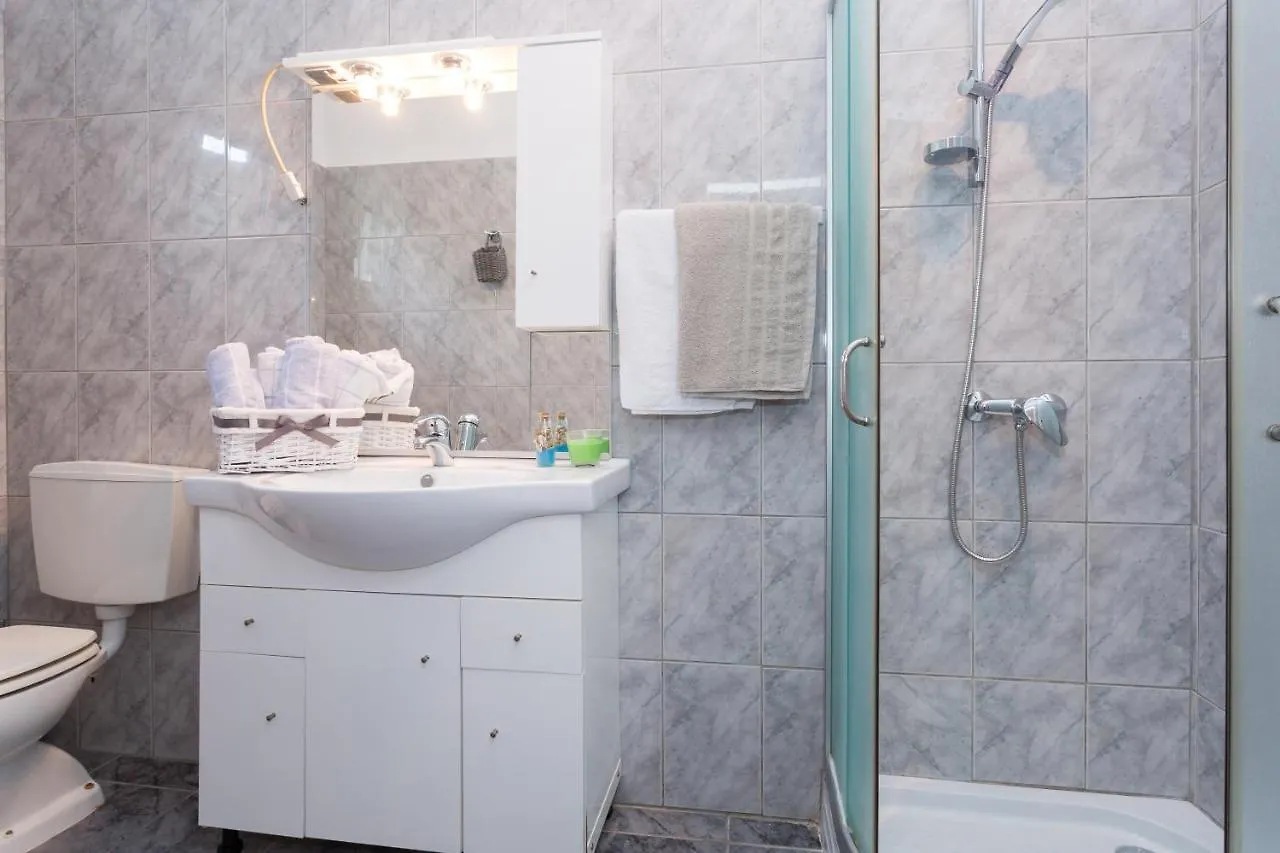 Lara - Apartment Near The Beach Vrbnik